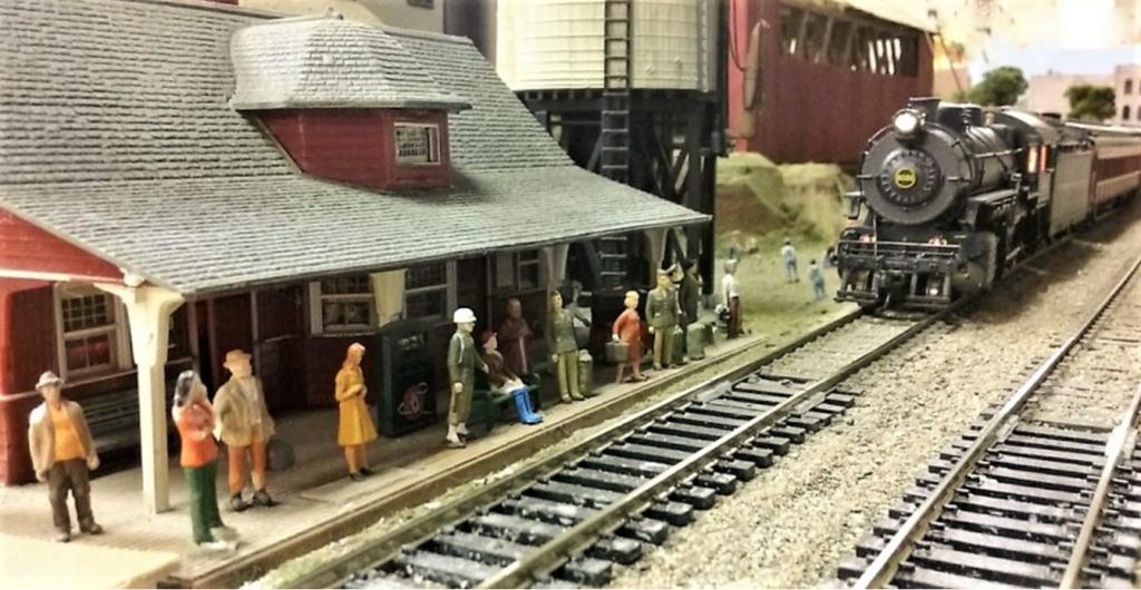 Westbound local for Harrisburg arrives at Royalton Station (StARR photo)